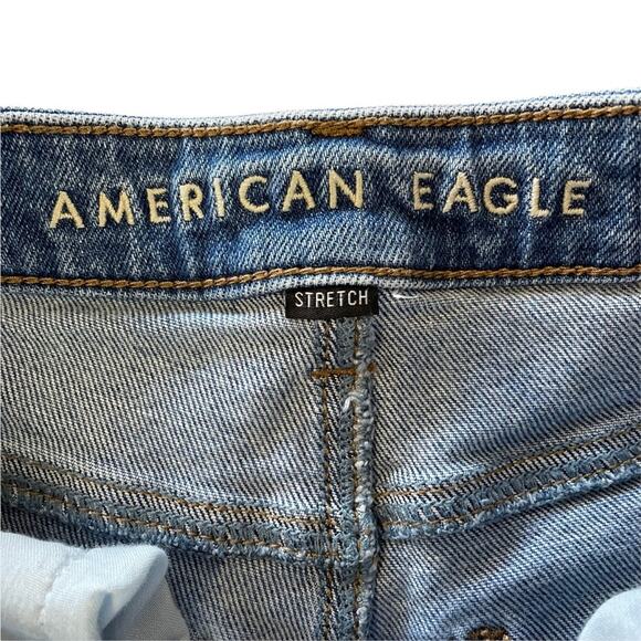 American Eagle medium wash Mom Jean cut off jean shorts women’s size 2 - Picture 3 of 8